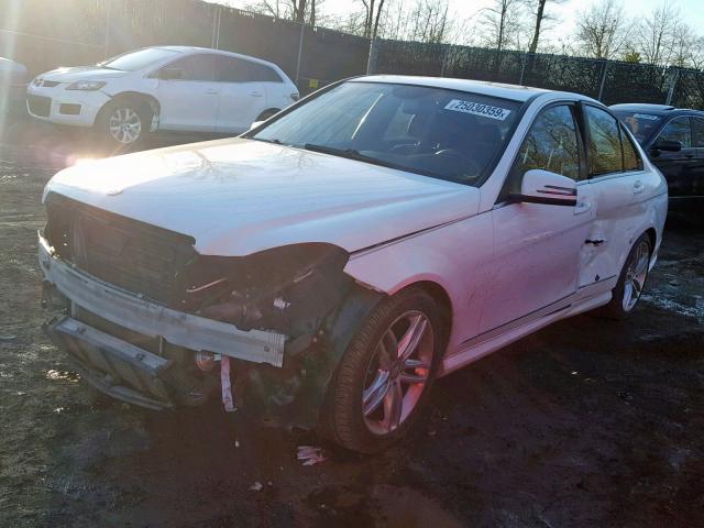 WDDGF4HB1DR256939 - 2013 MERCEDES-BENZ C 250 WHITE photo 2