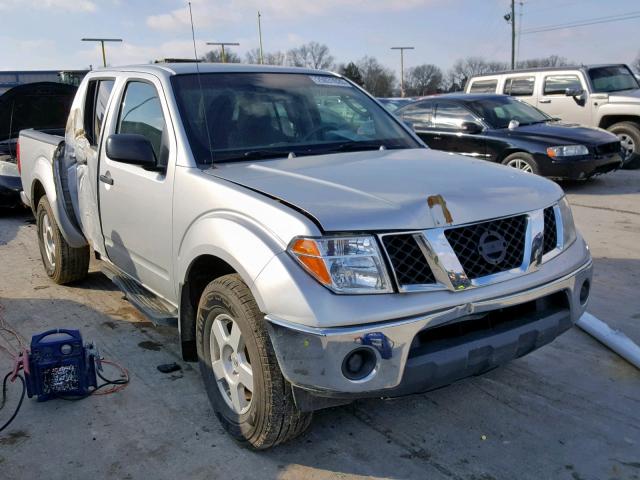 1N6AD07W57C434438 - 2007 NISSAN FRONTIER C SILVER photo 1