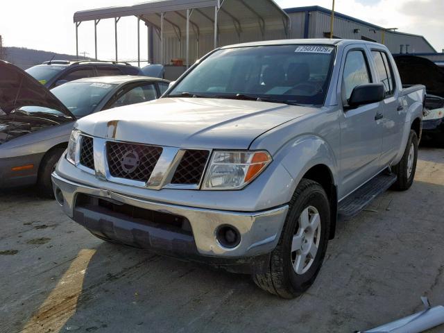 1N6AD07W57C434438 - 2007 NISSAN FRONTIER C SILVER photo 2