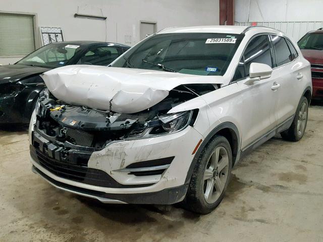 5LMCJ1C96HUL40762 - 2017 LINCOLN MKC PREMIE WHITE photo 2