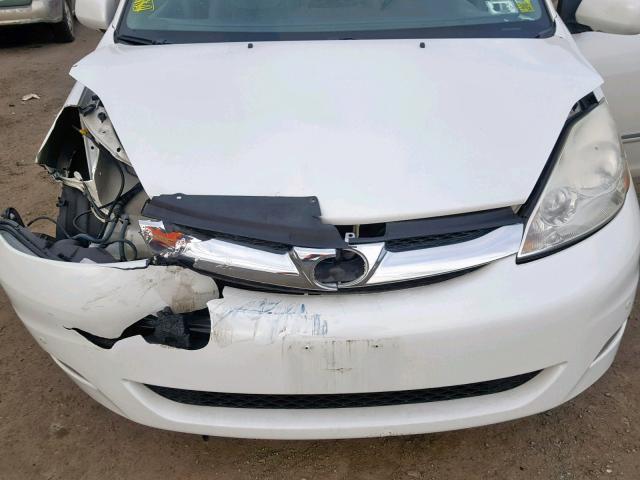 5TDZK22C39S278339 - 2009 TOYOTA SIENNA XLE WHITE photo 7