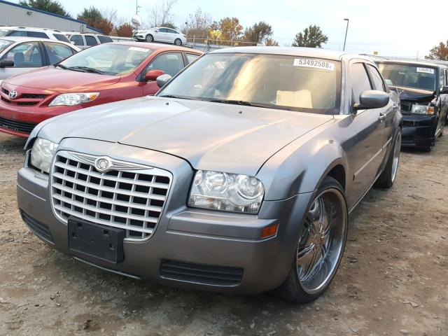 2C3KA43RX7H716437 - 2007 CHRYSLER 300 GRAY photo 2