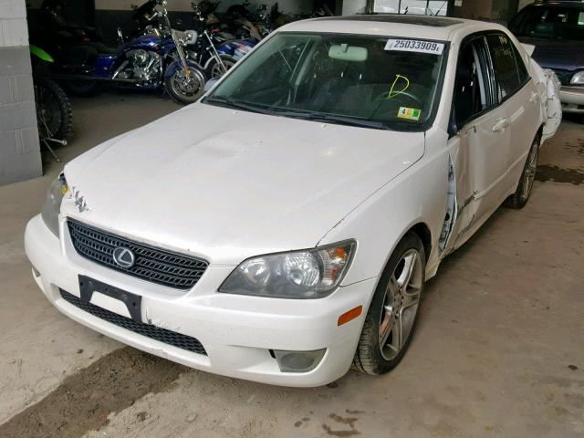 JTHBD192150094452 - 2005 LEXUS IS 300 WHITE photo 2