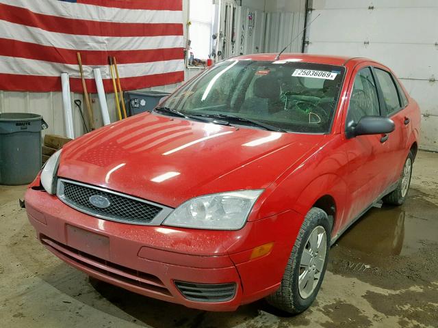 1FAHP34N87W130286 - 2007 FORD FOCUS ZX4 RED photo 2