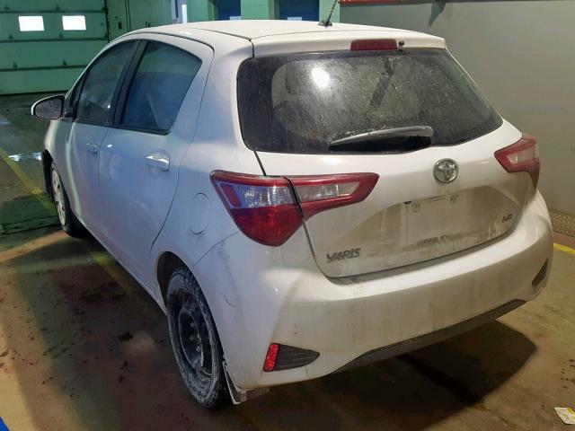 VNKKTUD31JA096235 - 2018 TOYOTA YARIS L WHITE photo 3