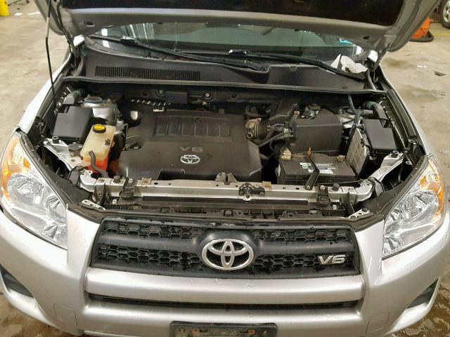 2T3BK4DV5BW057499 - 2011 TOYOTA RAV4 SILVER photo 7