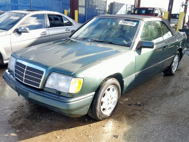 WDBEA66E0SC232588 - 1995 MERCEDES-BENZ E 320 GREEN photo 2