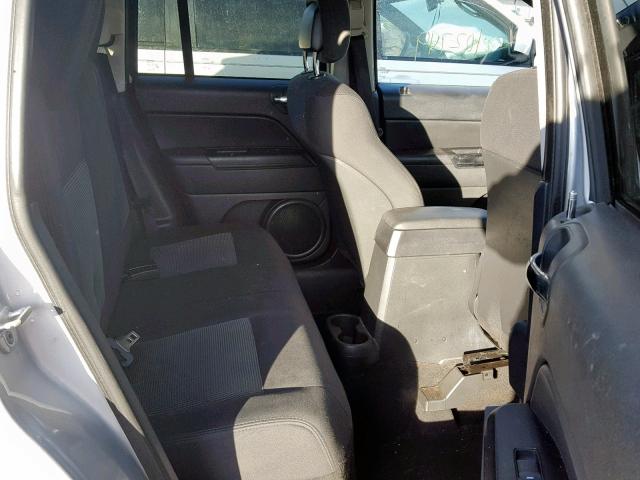 1J4NF1FB2BD240160 - 2011 JEEP COMPASS SP 银色 照片 6