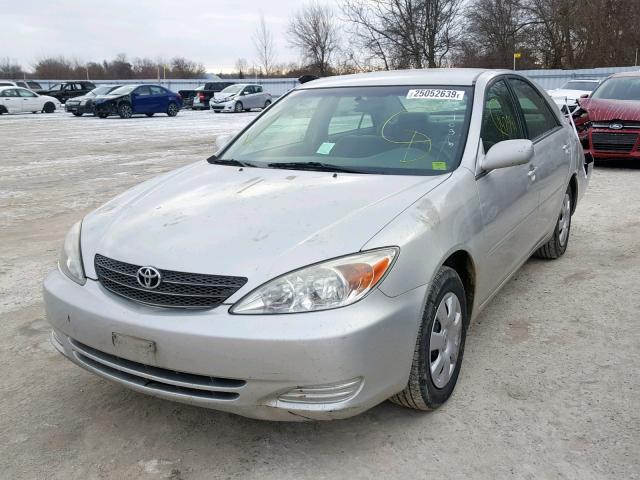 4T1BE32K14U804036 - 2004 TOYOTA CAMRY LE SILVER photo 2