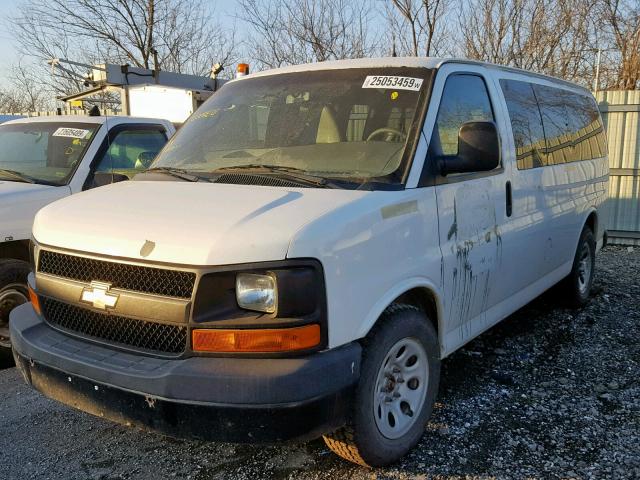 1GNSHBF4XB1171477 - 2011 CHEVROLET EXPRESS G1 WHITE photo 2