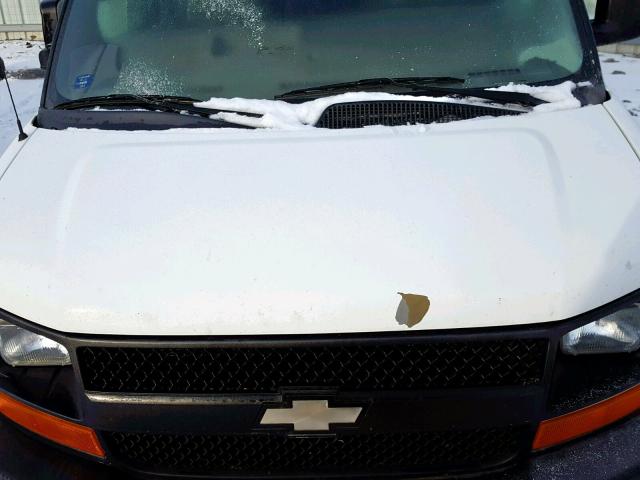 1GNSHBF4XB1171477 - 2011 CHEVROLET EXPRESS G1 WHITE photo 7