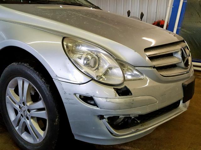 4JGCB75E16A010989 - 2006 MERCEDES-BENZ R 500 SILVER photo 9