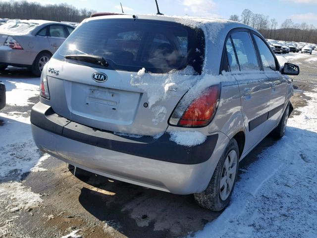 KNADE243396530375 - 2009 KIA RIO 5 SX SILVER photo 4