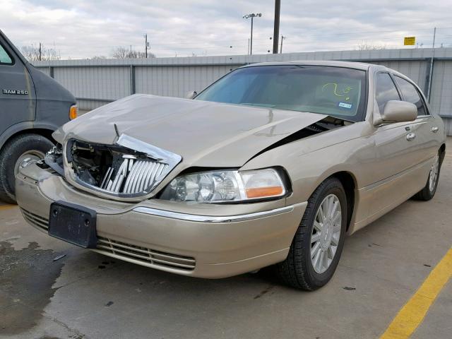 1LNHM82WX5Y651048 - 2005 LINCOLN TOWN CAR S TAN photo 2