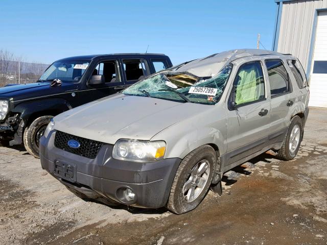 1FMCU93135KD29020 - 2005 FORD ESCAPE XLT BEIGE photo 2