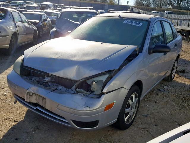 1FAFP34N95W187004 - 2005 FORD FOCUS ZX4 SILVER photo 2