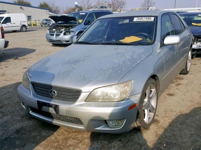 JTHBD182010006499 - 2001 LEXUS IS 300 SILVER photo 2