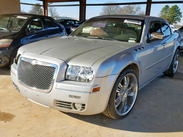 2C3LA53G27H647803 - 2007 CHRYSLER 300 TOURIN SILVER photo 2