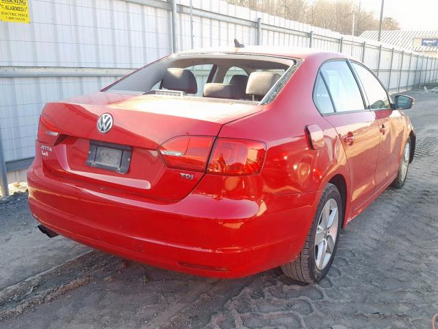 3VWLL7AJ9BM078956 - 2011 VOLKSWAGEN JETTA TDI RED photo 4