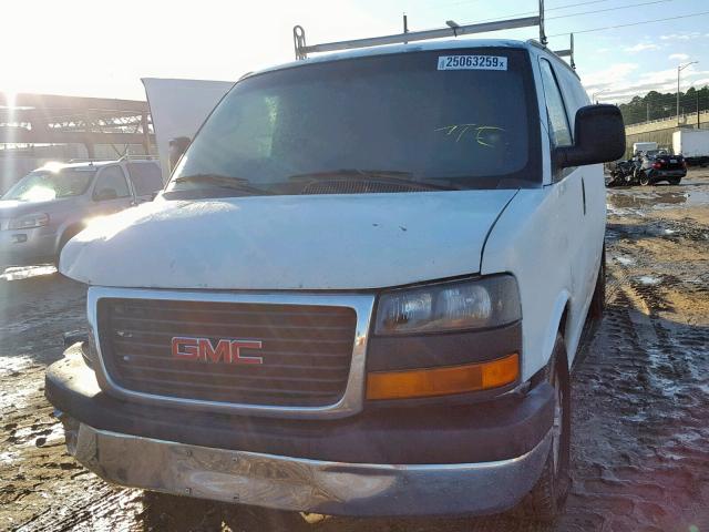 1GTFG15T061227707 - 2006 GMC SAVANA G15 WHITE photo 2