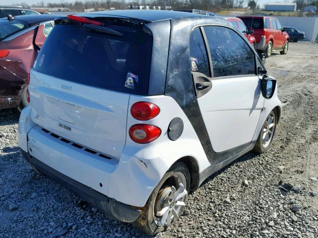 WMEEJ31X29K216807 - 2009 SMART FORTWO PUR WHITE photo 4