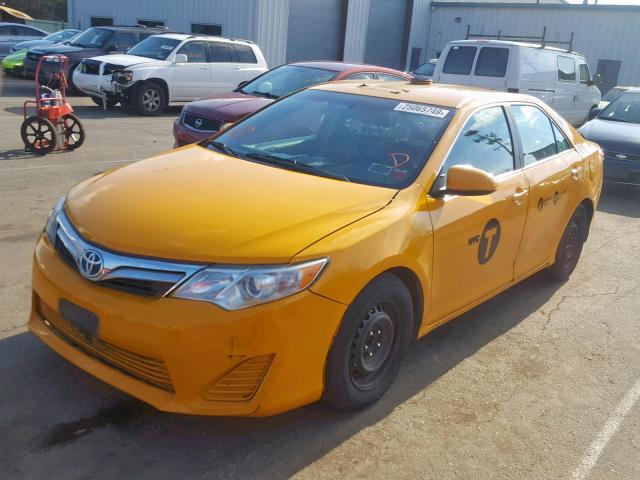 4T1BD1FK3DU070484 - 2013 TOYOTA CAMRY HYBR YELLOW photo 2