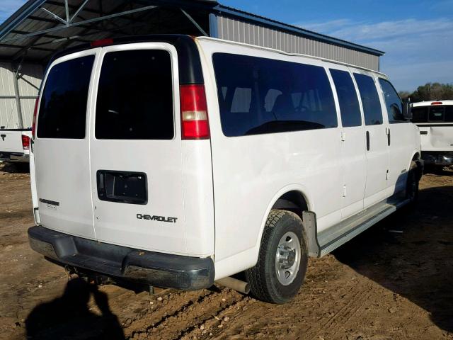 1GAHG39U151150070 - 2005 CHEVROLET EXPRESS G3 WHITE photo 4