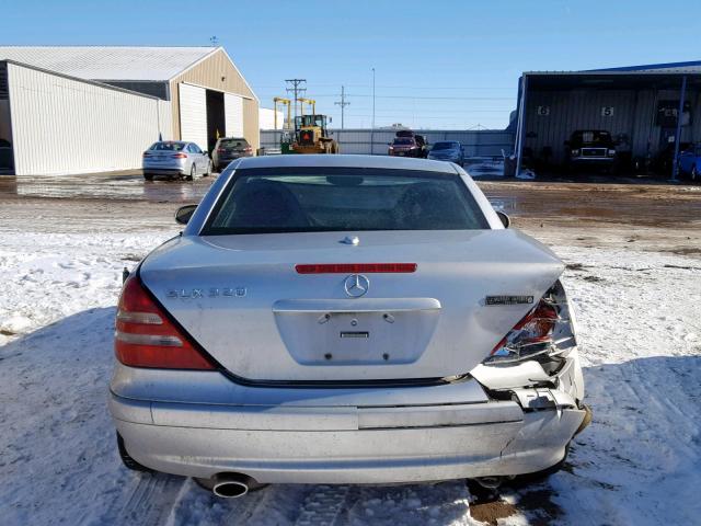 WDBKK65FX2F242702 - 2002 MERCEDES-BENZ SLK 320 SILVER photo 6