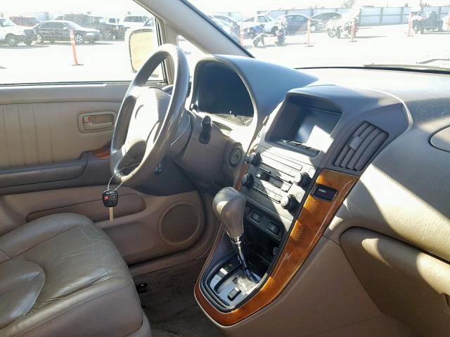 JT6HF10UXX0078538 - 1999 LEXUS RX 300 WHITE photo 9