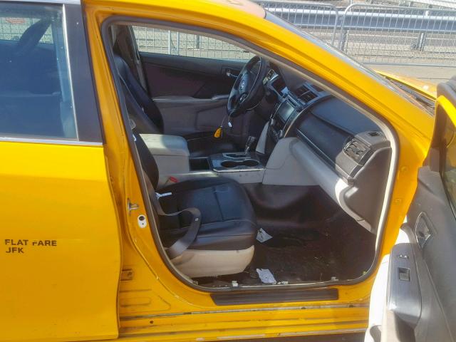 4T1BD1FK6EU132476 - 2014 TOYOTA CAMRY HYBR YELLOW photo 5