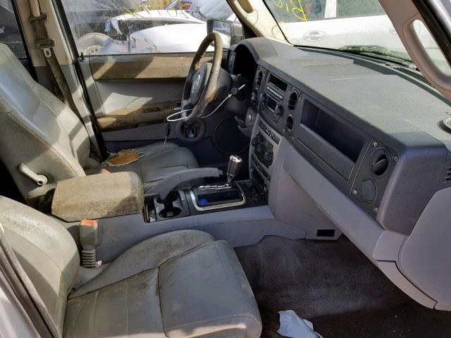 1J8HG48K46C285958 - 2006 JEEP COMMANDER SILVER photo 5