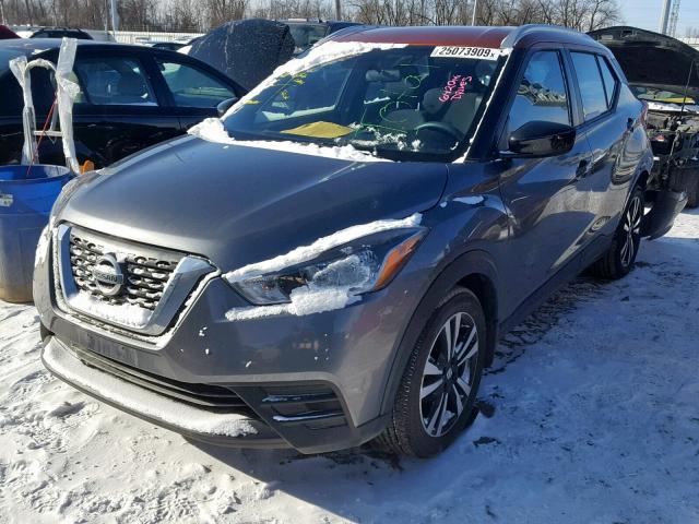 3N1CP5CU5JL504166 - 2018 NISSAN KICKS S GRAY photo 2