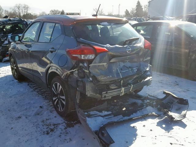 3N1CP5CU5JL504166 - 2018 NISSAN KICKS S GRAY photo 3