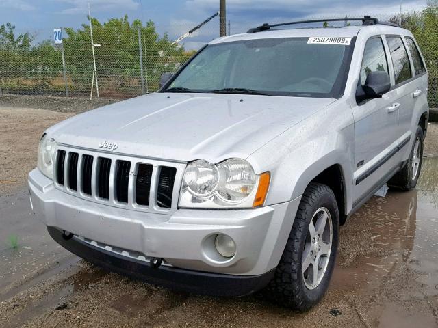 1J8GR48K47C692279 - 2007 JEEP GRAND CHER SILVER photo 2