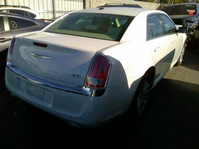 2C3CA4CG8BH528124 - 2011 CHRYSLER 300 WHITE photo 4