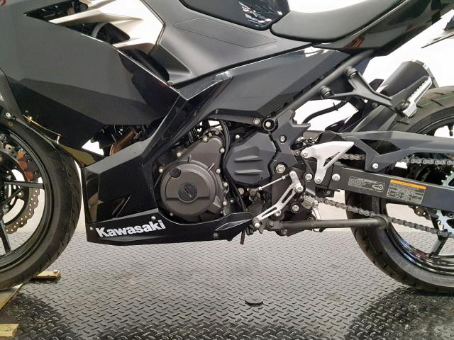 JKAEXKG10JDA14046 - 2018 KAWASAKI EX400 BLACK photo 6