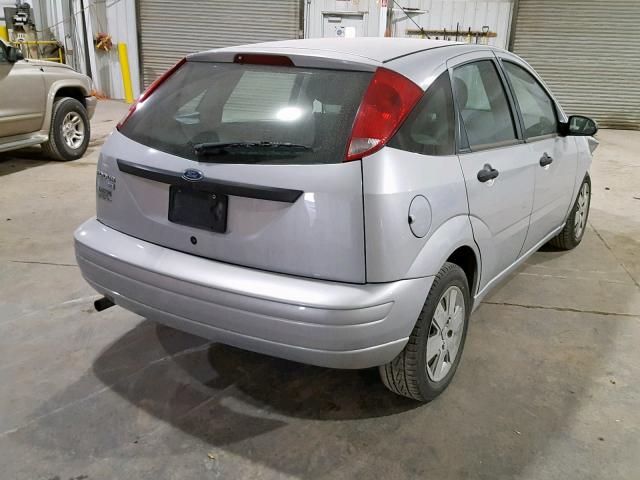 1FAHP37N17W306705 - 2007 FORD FOCUS ZX5 SILVER photo 4