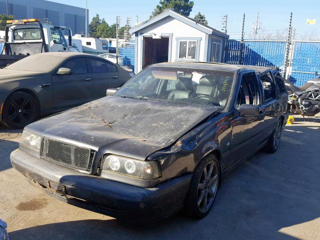 YV1LW5721T2204910 - 1996 VOLVO 850 GRAY photo 2