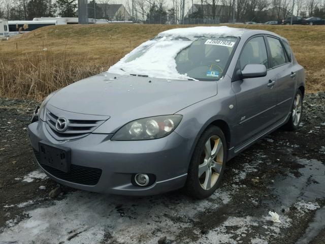 JM1BK343761415330 - 2006 MAZDA 3 HATCHBAC GRAY photo 2