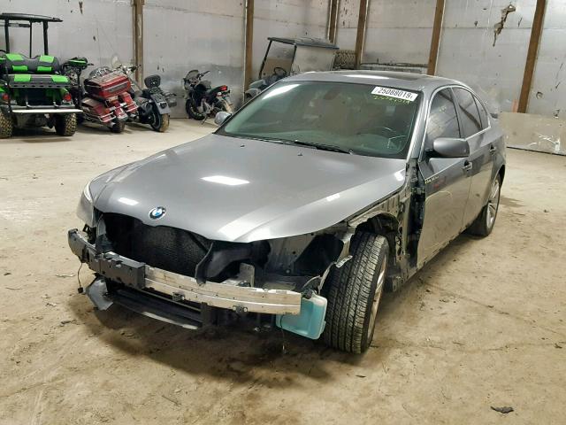 WBANU5C59AC124554 - 2010 BMW 528 I GRAY photo 2