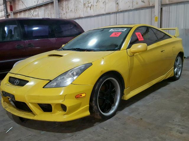 JTDDR32T130149781 - 2003 TOYOTA CELICA GT YELLOW photo 2