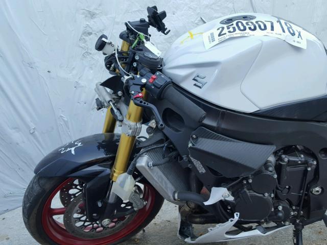 JS1GR7MA3H2100510 - 2017 SUZUKI GSX-R750 WHITE photo 9