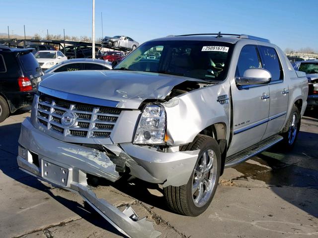 3GYVKMEF4AG160944 - 2010 CADILLAC ESCALADE E SILVER photo 2