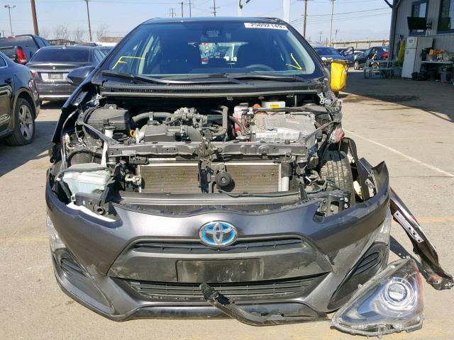 JTDKDTB31H1596554 - 2017 TOYOTA PRIUS C GRAY photo 9