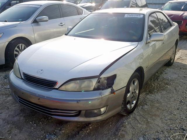 JT8BF28G410321561 - 2001 LEXUS ES 300 SILVER photo 2