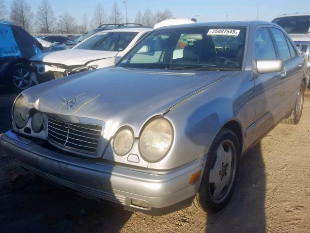 WDBJF55F6VA433612 - 1997 MERCEDES-BENZ E 320 SILVER photo 2