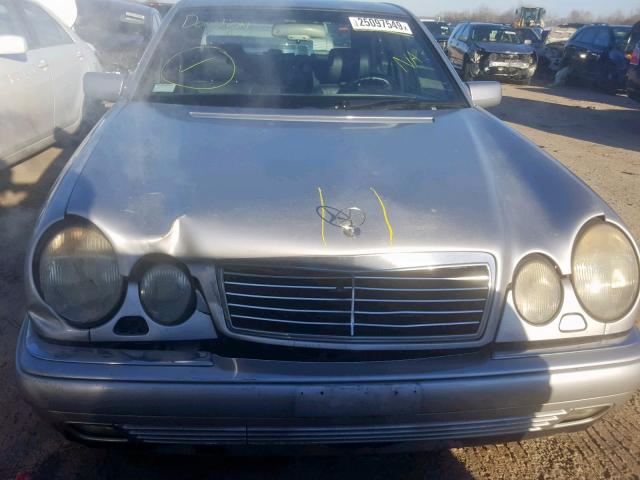 WDBJF55F6VA433612 - 1997 MERCEDES-BENZ E 320 SILVER photo 7