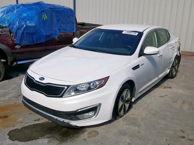 KNAGM4ADXD5050986 - 2013 KIA OPTIMA HYB WHITE photo 2