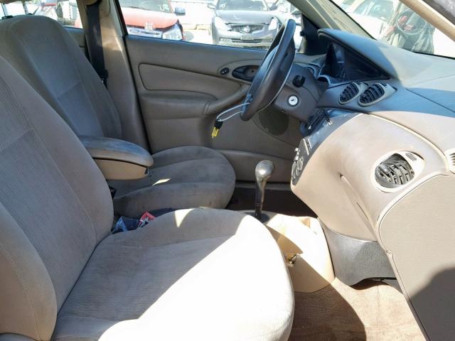 1FAFP36311W133069 - 2001 FORD FOCUS SE BEIGE photo 5