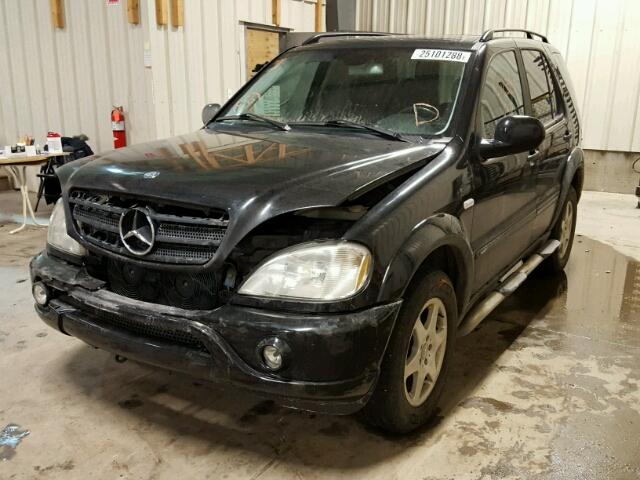 4JGAB54E51A269023 - 2001 MERCEDES-BENZ ML 320 BLACK photo 2